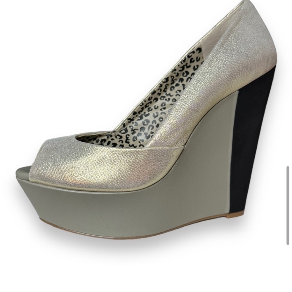 New Jessica Simpson Leelo Metallic Color-block Peep-toe Platform Wedges | 9